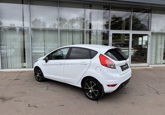 Подержанный автомобиль Ford Fiesta Hatchback 2016 года (7 фото)