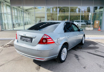 Подержанный автомобиль Ford Mondeo Sedan 2006 года (5 фото)