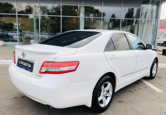 Подержанный автомобиль Toyota Camry Sedan 2011 года (5 фото)