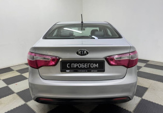 Подержанный автомобиль Kia Rio Sedan 2011 года (6 фото)