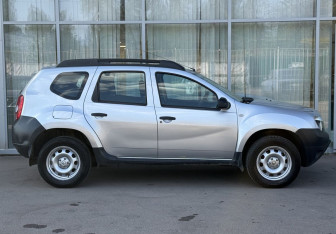 Подержанный автомобиль Renault Duster 2014 года (4 фото)