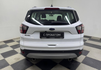 Подержанный автомобиль Ford Kuga 2018 года (6 фото)
