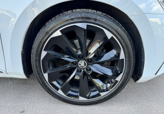 Подержанный автомобиль Skoda Superb Wagon 2019 года (13 фото)
