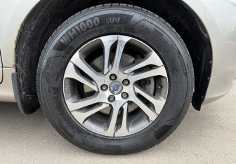 Подержанный автомобиль Volvo XC60 2016 года (12 фото)