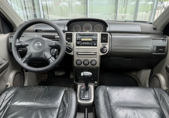 Подержанный автомобиль Nissan X-Trail 2004 года (9 фото)