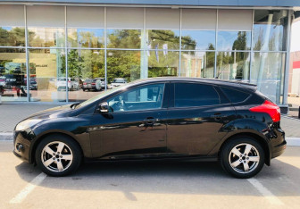 Подержанный автомобиль Ford Focus Hatchback 2014 года (8 фото)