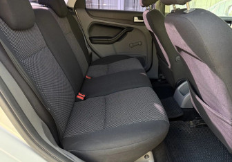 Подержанный автомобиль Ford Focus Sedan 2009 года (11 фото)