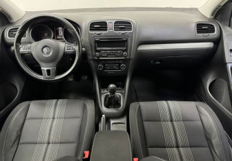Подержанный автомобиль Volkswagen Golf Hatchback 2012 года (11 фото)
