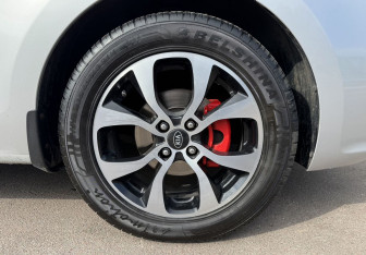 Подержанный автомобиль Kia Rio Sedan 2017 года (14 фото)