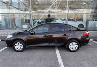 Подержанный автомобиль Renault Fluence 2014 года (8 фото)