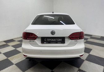 Подержанный автомобиль Volkswagen Jetta Sedan 2014 года (6 фото)
