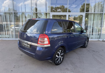 Подержанный автомобиль Opel Zafira Compactvan 2008 года (5 фото)