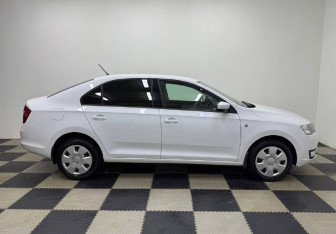 Подержанный автомобиль Skoda Rapid Liftback 2014 года (4 фото)