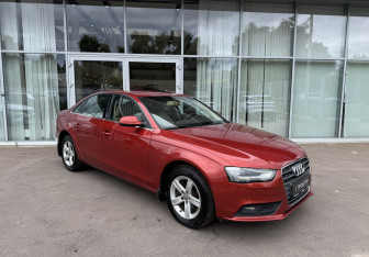 Подержанный автомобиль Audi A4 Sedan 2013 года (3 фото)