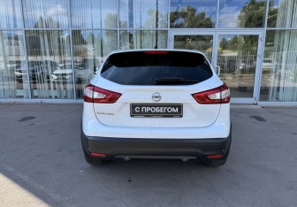 Подержанный автомобиль Nissan Qashqai 2016 года (6 фото)