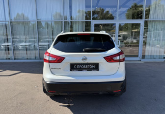 Подержанный автомобиль Nissan Qashqai 2015 года (6 фото)