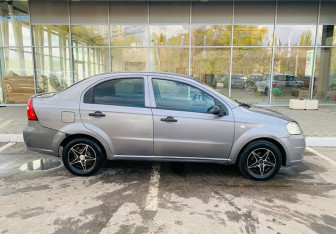 Подержанный автомобиль Chevrolet Aveo Sedan 2010 года (4 фото)