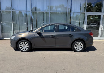 Подержанный автомобиль Chevrolet Cruze Sedan 2013 года (8 фото)