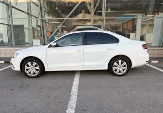 Подержанный автомобиль Volkswagen Jetta Sedan 2016 года (8 фото)