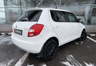 Подержанный автомобиль Skoda Fabia Hatchback 2014 года (5 фото)