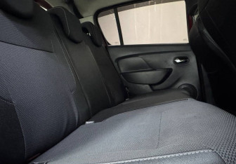 Подержанный автомобиль Renault Sandero 2021 года (11 фото)