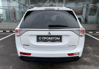 Подержанный автомобиль Mitsubishi Outlander 2013 года (6 фото)