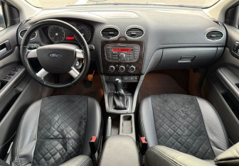 Подержанный автомобиль Ford Focus Sedan 2007 года (10 фото)