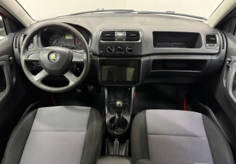 Подержанный автомобиль Skoda Fabia Hatchback 2013 года (10 фото)