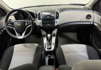 Подержанный автомобиль Chevrolet Cruze Sedan 2013 года (10 фото)