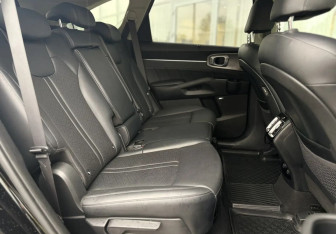 Подержанный автомобиль Kia Sorento 2021 года (10 фото)