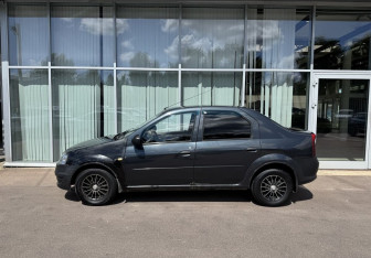 Подержанный автомобиль Renault Logan Sedan 2011 года (8 фото)