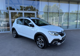 Подержанный автомобиль Renault Sandero 2022 года (3 фото)