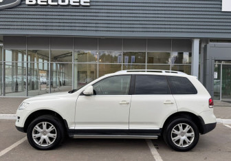 Подержанный автомобиль Volkswagen Touareg 2009 года (8 фото)