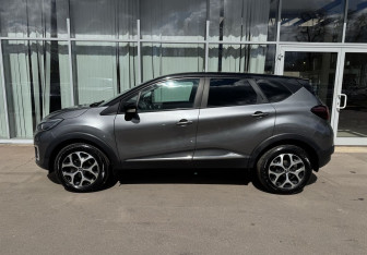 Подержанный автомобиль Renault Kaptur 2016 года (8 фото)