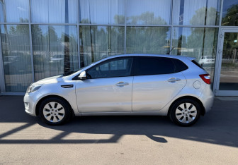 Подержанный автомобиль Kia Rio Hatchback 2013 года (8 фото)