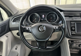 Подержанный автомобиль Volkswagen Tiguan 2017 года (14 фото)