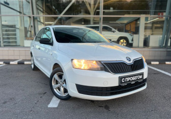 Подержанный автомобиль Skoda Rapid Liftback 2015 года (3 фото)