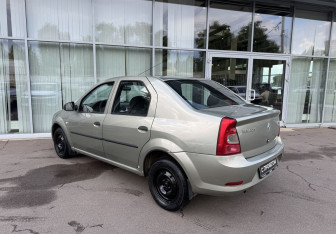 Подержанный автомобиль Renault Logan Sedan 2011 года (7 фото)
