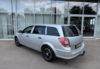 Подержанный автомобиль Opel Astra Wagon 2014 года (7 фото)