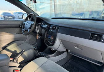 Подержанный автомобиль Daewoo Gentra Sedan 2013 года (10 фото)