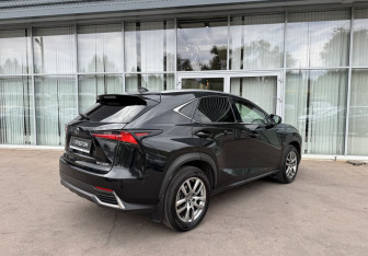 Подержанный автомобиль Lexus NX 2020 года (5 фото)