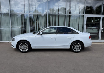 Подержанный автомобиль Audi A4 Sedan 2012 года (8 фото)