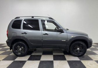 Подержанный автомобиль Chevrolet Niva 2014 года (4 фото)