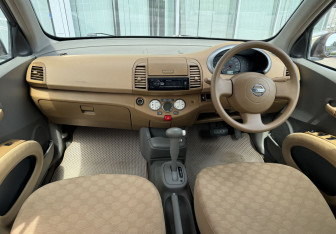 Подержанный автомобиль Nissan March Hatchback 2004 года (9 фото)