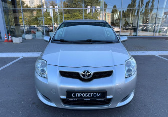 Подержанный автомобиль Toyota Auris Hatchback 2009 года (2 фото)