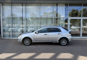 Подержанный автомобиль Chevrolet Lacetti Hatchback 2006 года (8 фото)