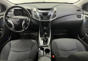 Подержанный автомобиль Hyundai Elantra Sedan 2014 года (10 фото)