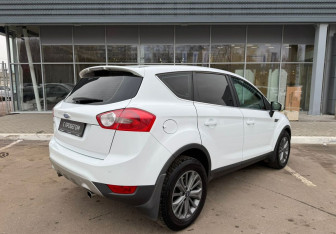 Подержанный автомобиль Ford Kuga 2010 года (5 фото)