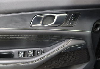 Подержанный автомобиль Changan UNI-K 2023 года (11 фото)