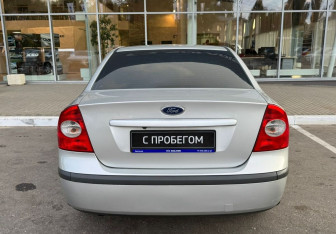 Подержанный автомобиль Ford Focus Sedan 2007 года (6 фото)